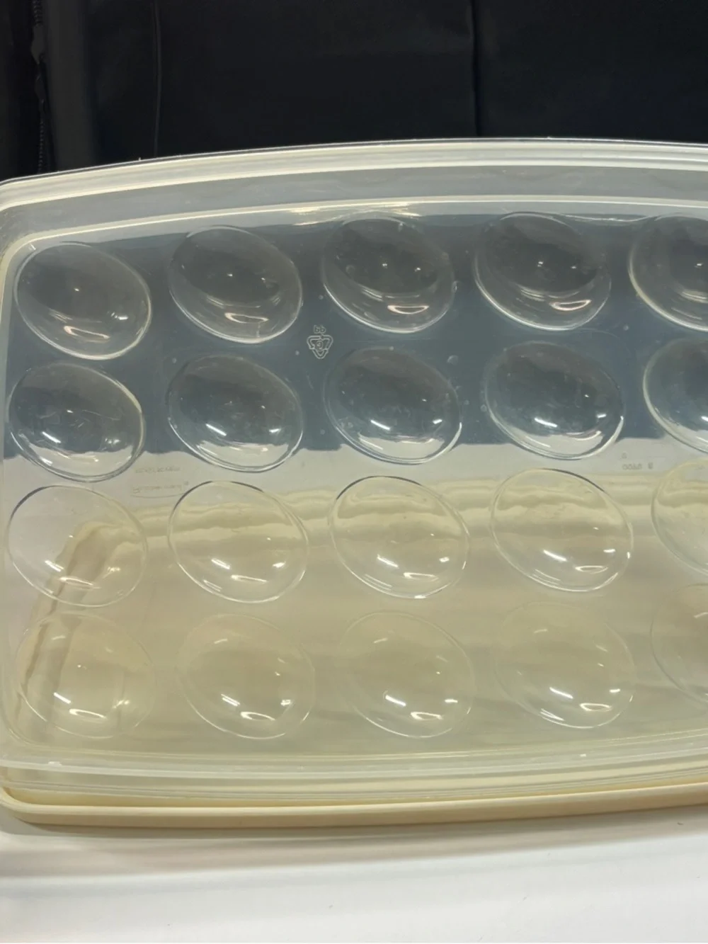 24 piece Vtg Rubbermaid storage containers almond lids